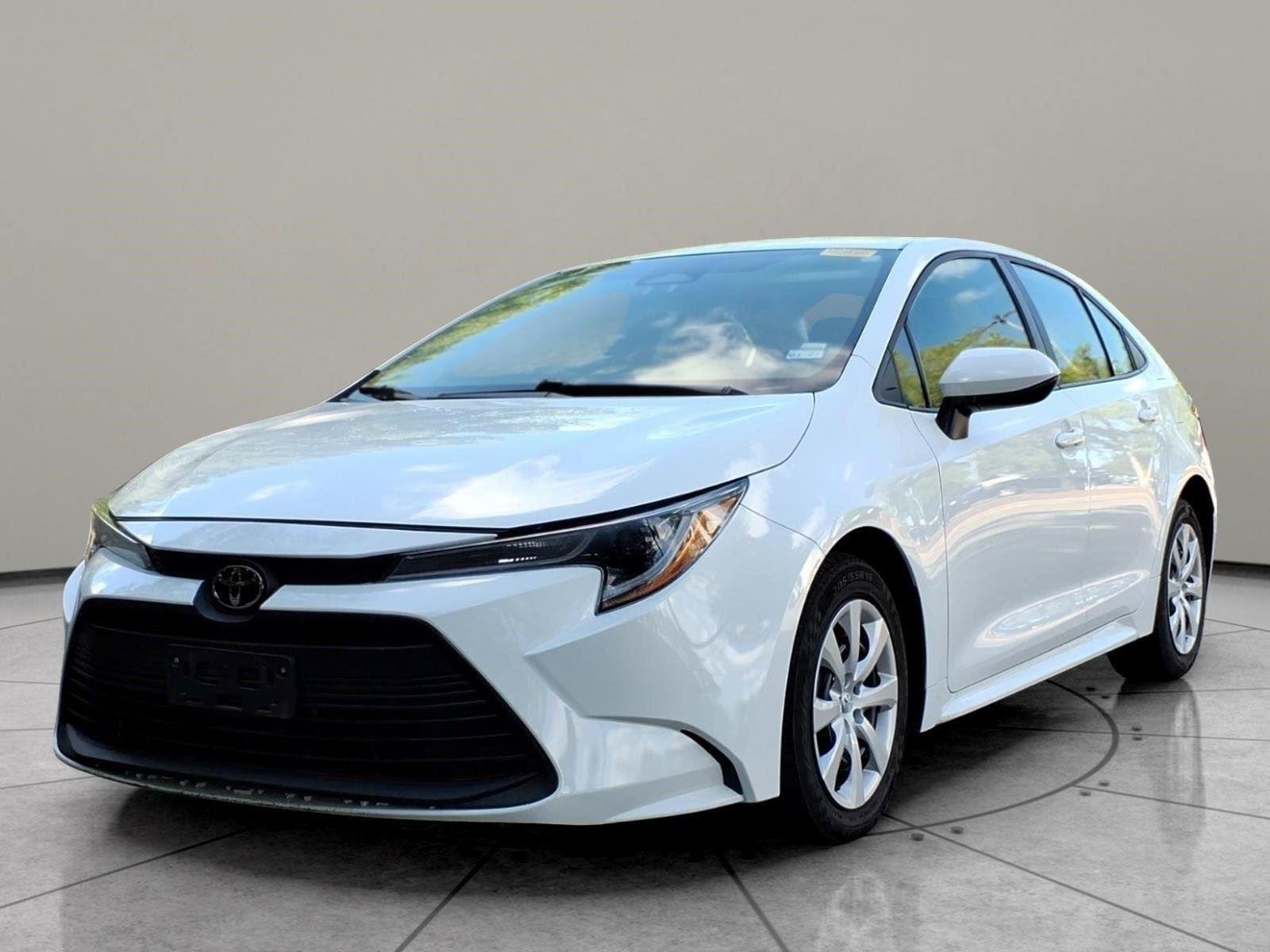 Used 2024  Toyota LE image 1