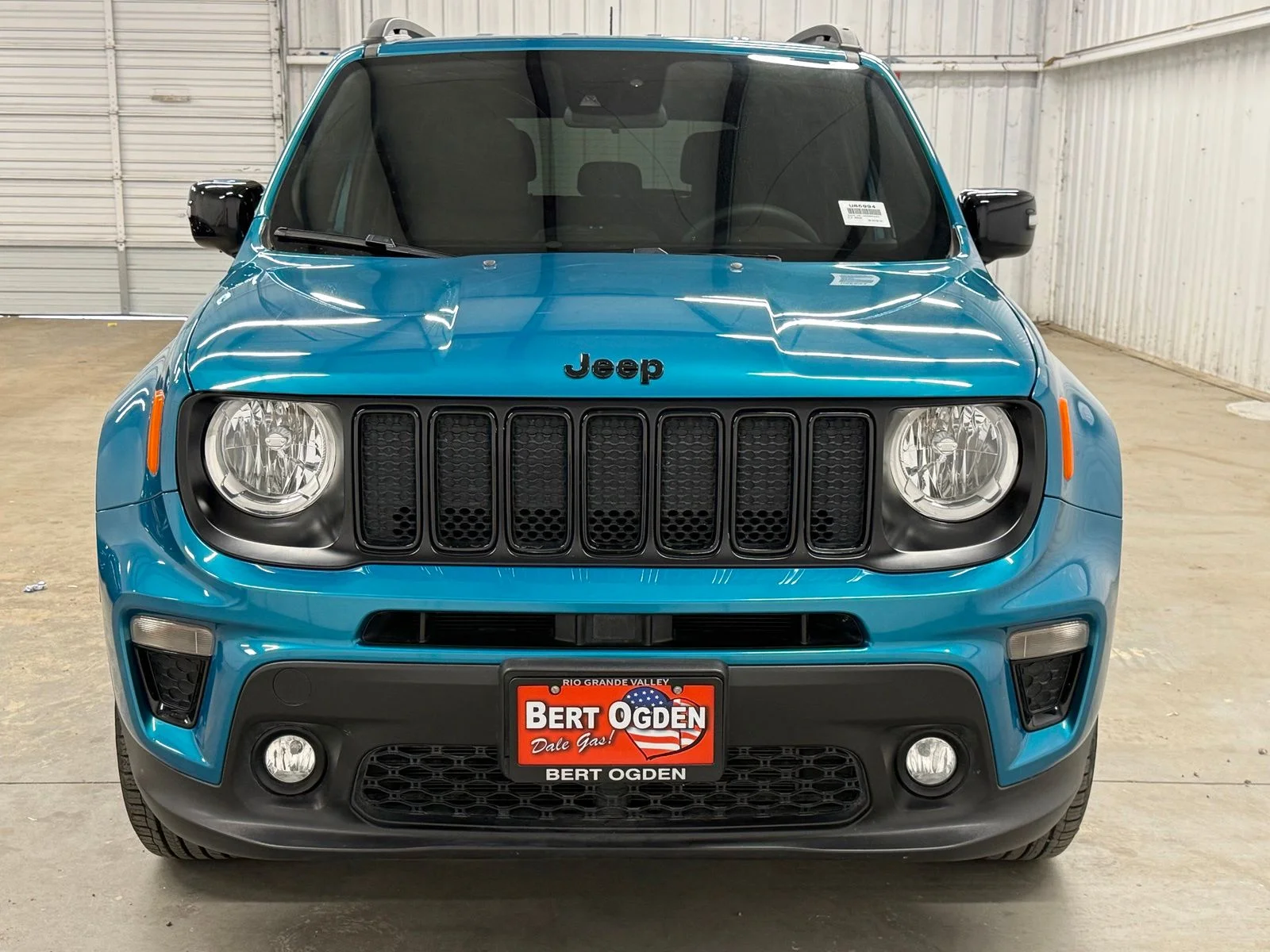 Used 2022  Jeep Altitude image 3