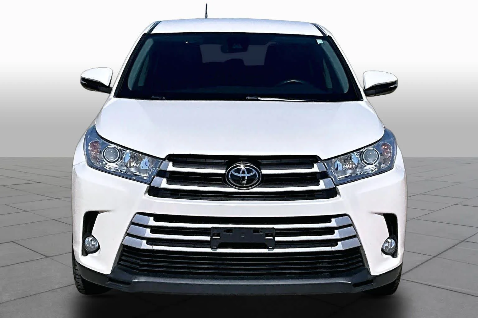 Used 2017 Blizzard Pearl Toyota LE image 4