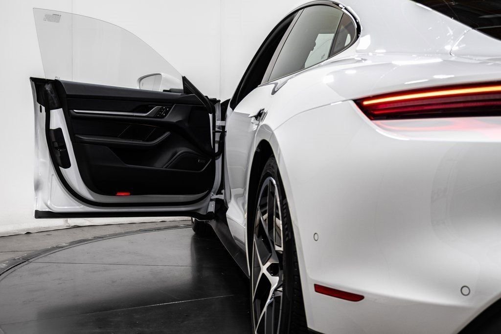 2025 Porsche Taycan S - Photo 17