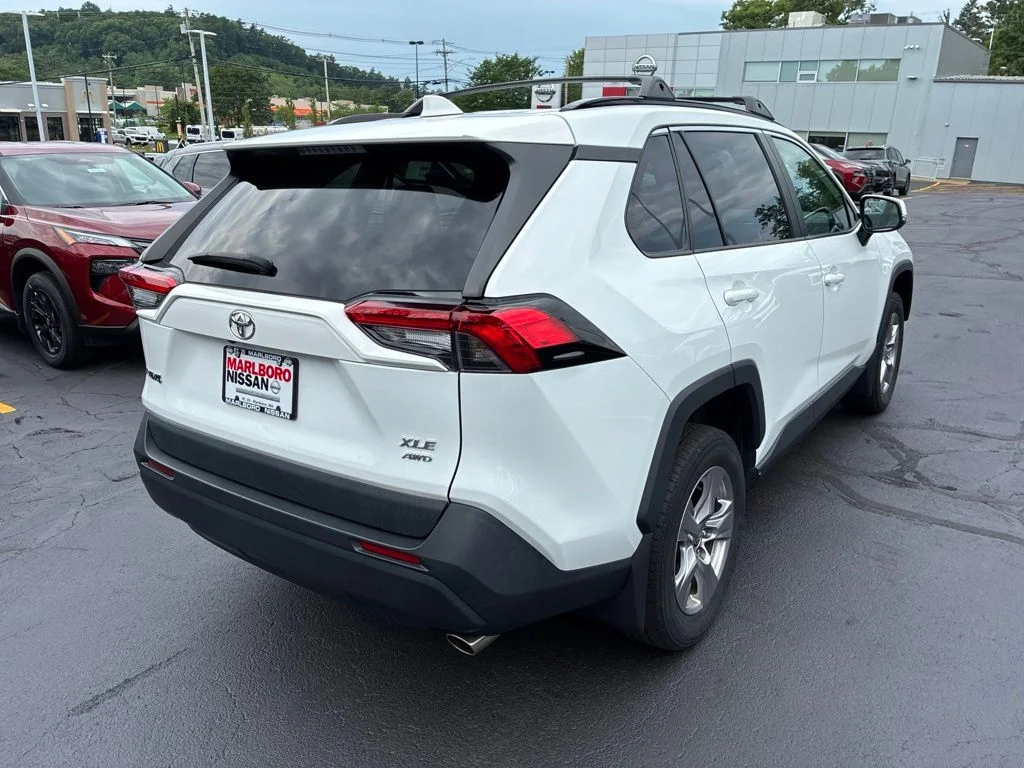 Used 2022 White Toyota XLE image 7