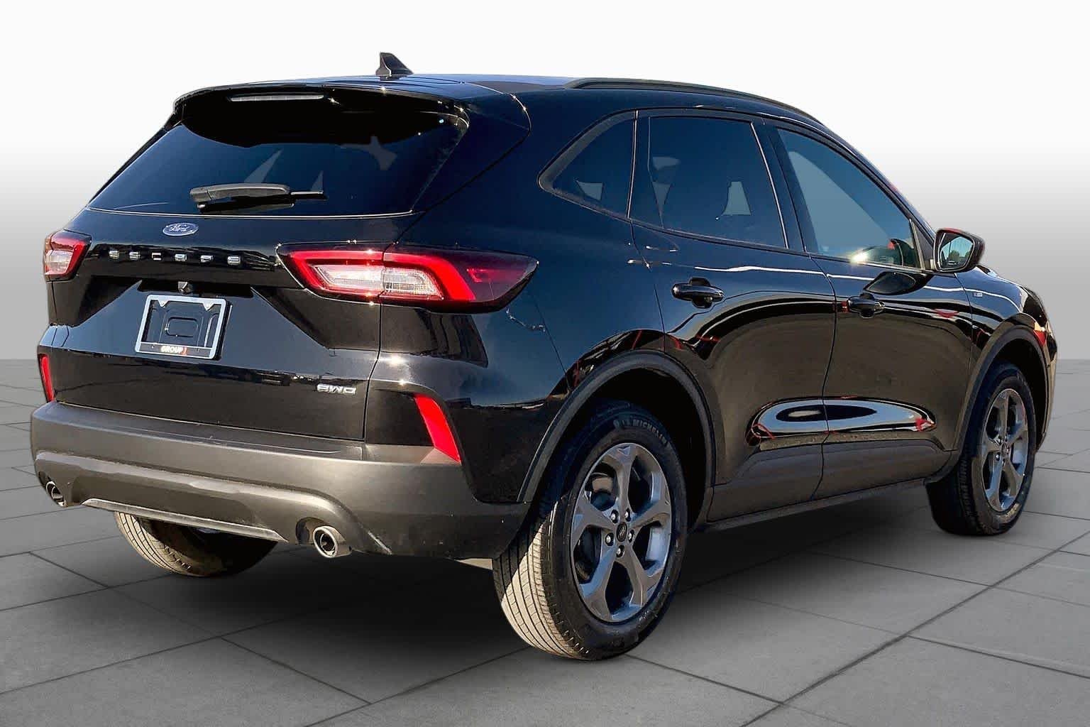 Used 2025 Agate Black Metallic Ford ST-Line image 13