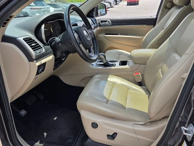 Used 2019 Gray Jeep Limited image 16
