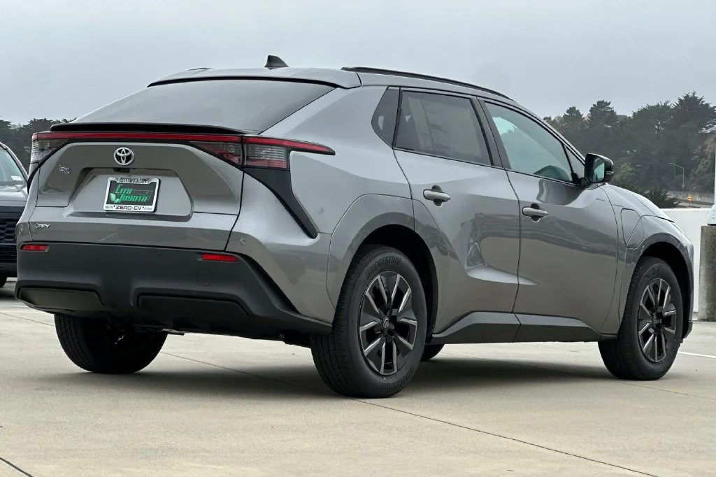 New 2027 Heavy Metal <sup>1</sup> Toyota  XLE image 4