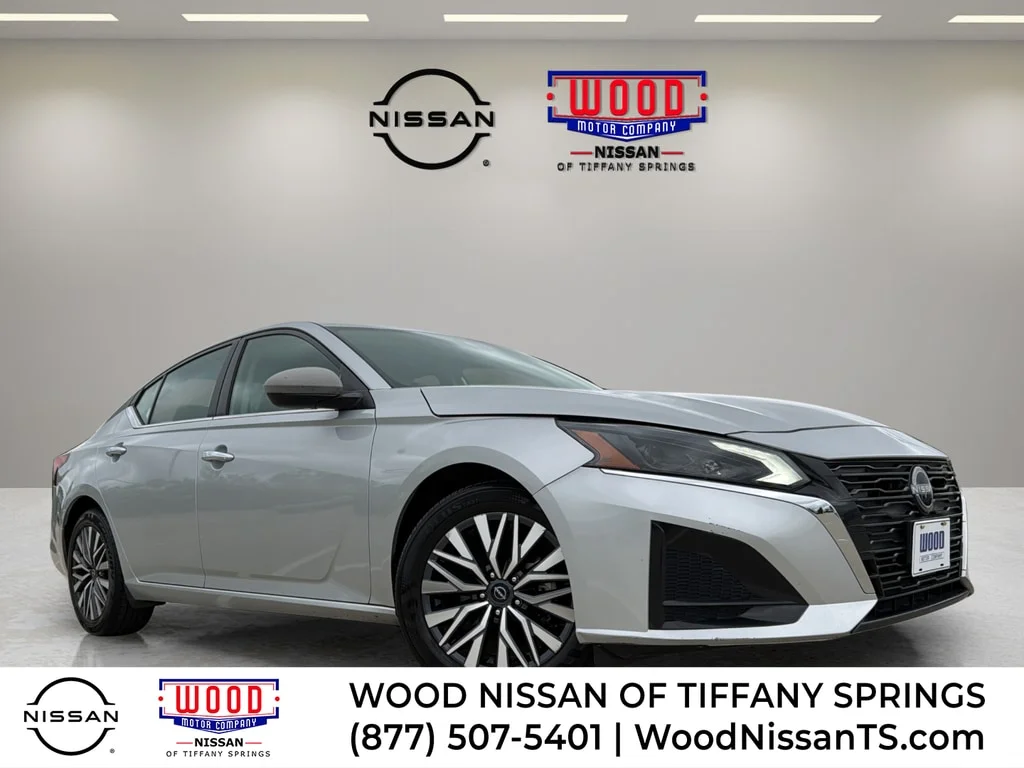 Used 2024 Brilliant Silver Nissan 2.5 SV image 1