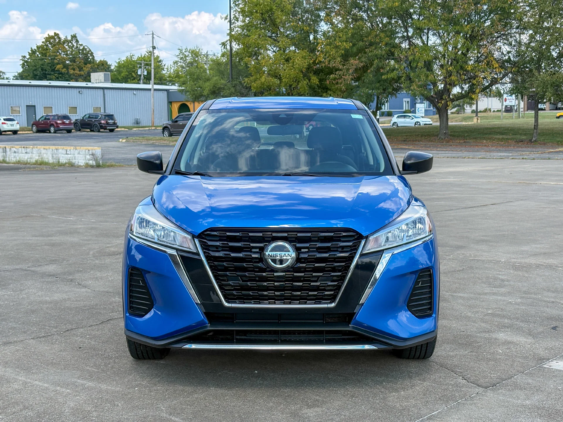 Used 2021 Blue Nissan S image 4
