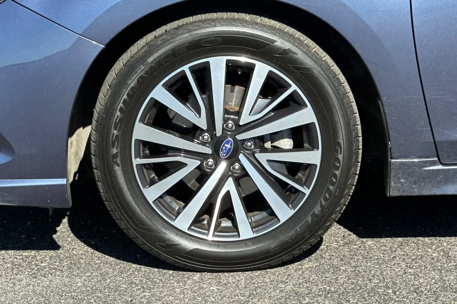 Used 2018 Twilight Blue Metallic Subaru Premium image 29