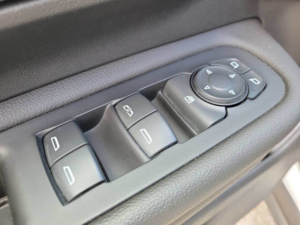 Used 2022 Summit White GMC SLE image 18
