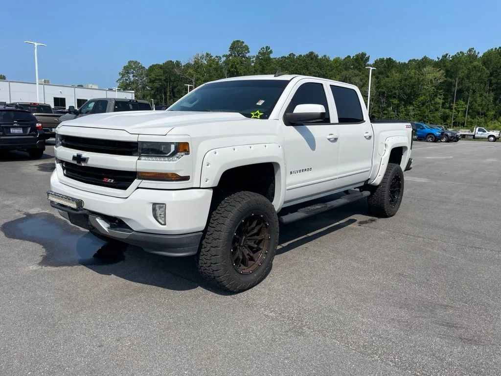 Used 2018 White Chevrolet LT image 2
