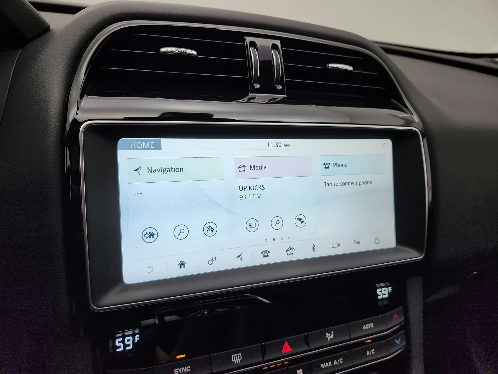 Used 2019 Narvik Black Jaguar 25t Premium AWD image 9