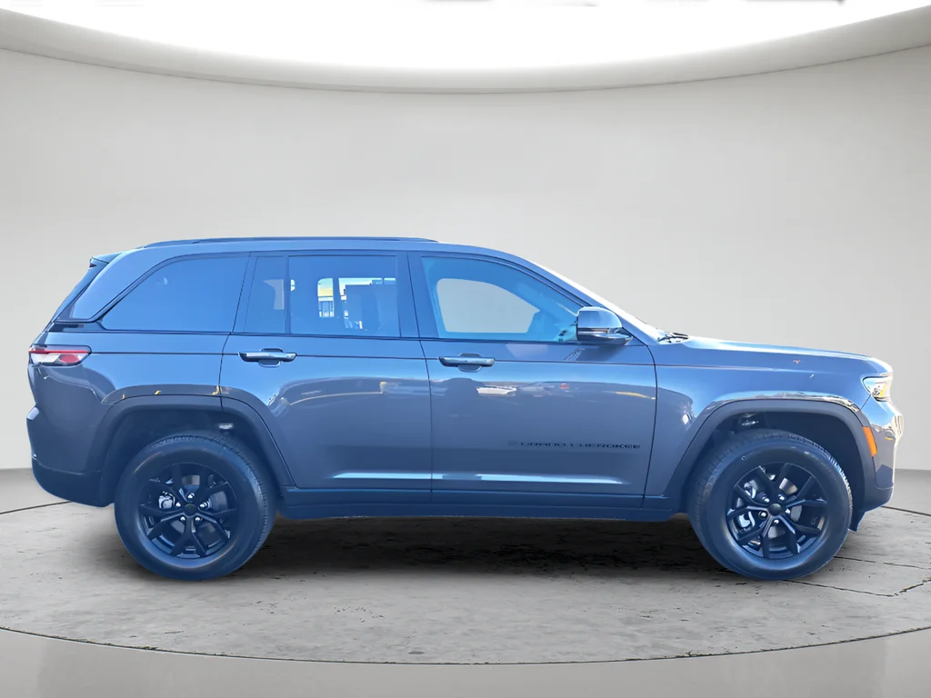 New 2025 Baltic Gray Metallic Clear-Coat Exterior Paint Jeep Altitude X image 2