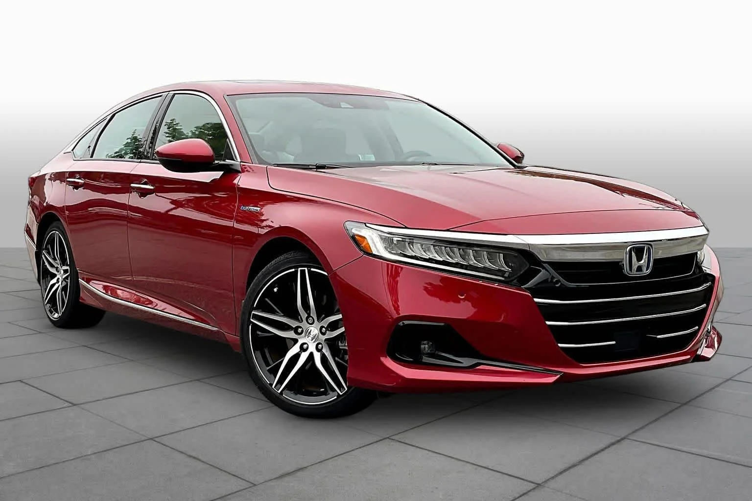 Used 2022 Radiant Red Metallic Honda Touring image 3