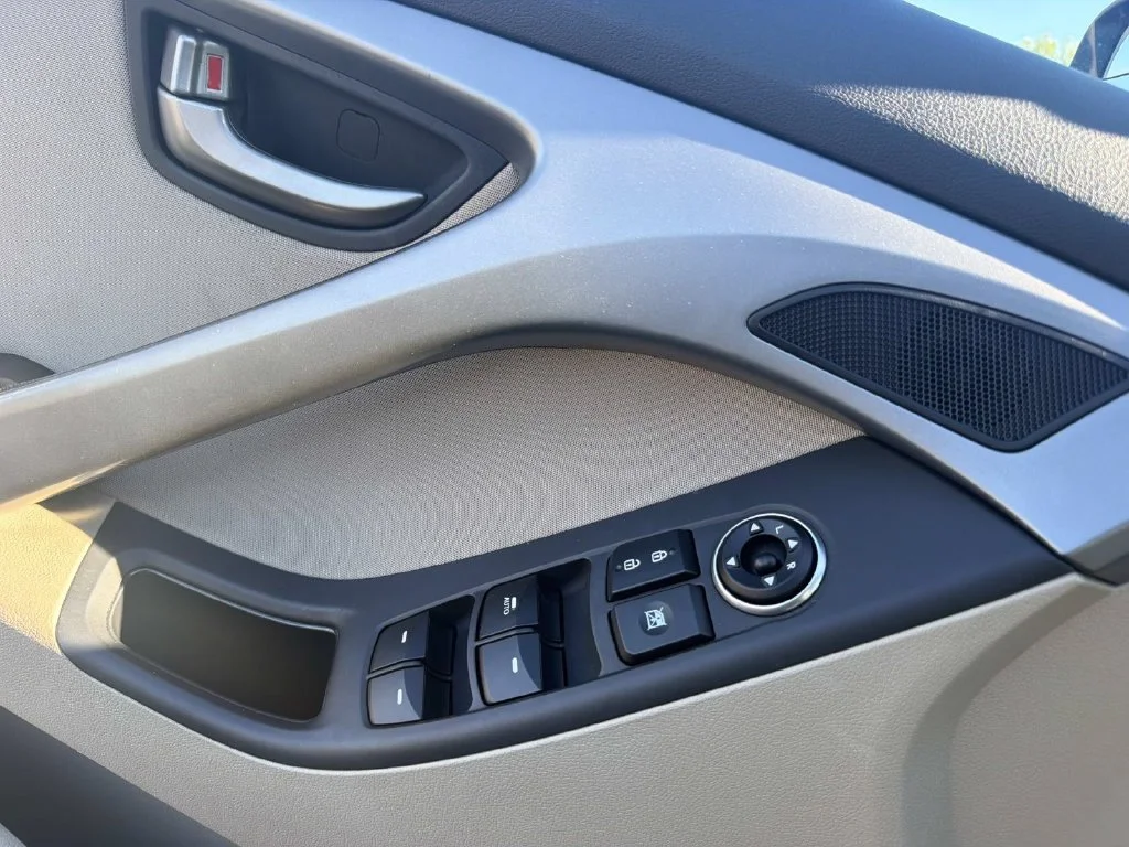 Used 2016 Black Hyundai SE image 15