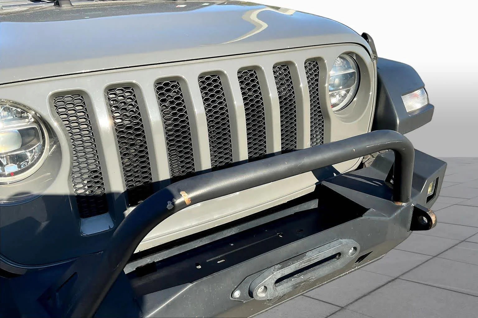 Used 2018 Sting-Gray Clearcoat Jeep Sport S image 29