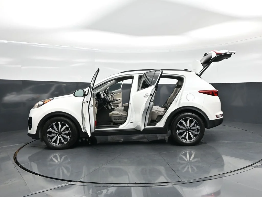 Used 2018 White Kia EX image 36