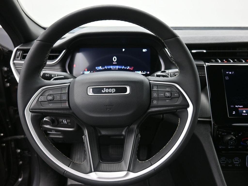 Used 2024 Gray Jeep Altitude image 7