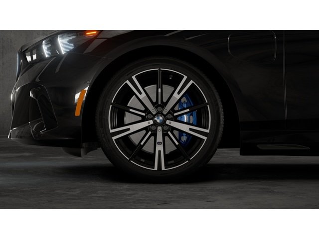 New 2027 Black Sapphire Metallic BMW 550e xDrive image 7