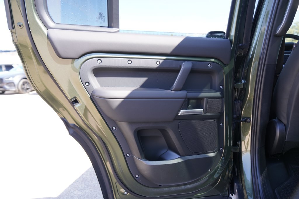 New 2026 Woolstone Green Land Rover X-Dynamic SE image 25