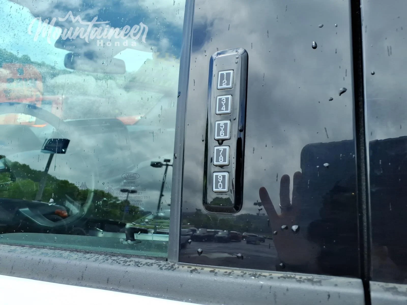 Used 2024 Oxford White Ford XLT image 30