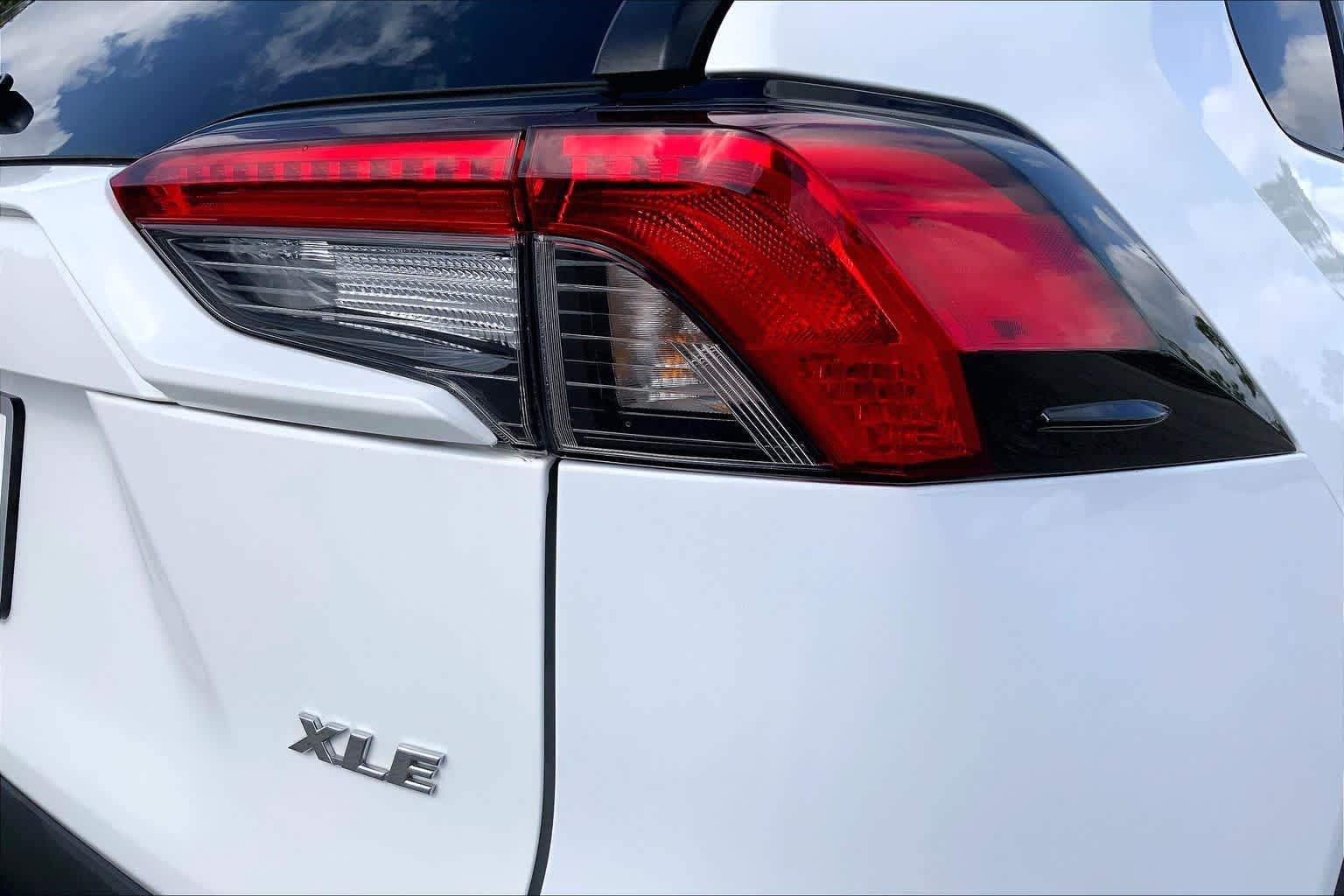 Used 2025 Ice Cap Toyota XLE image 30