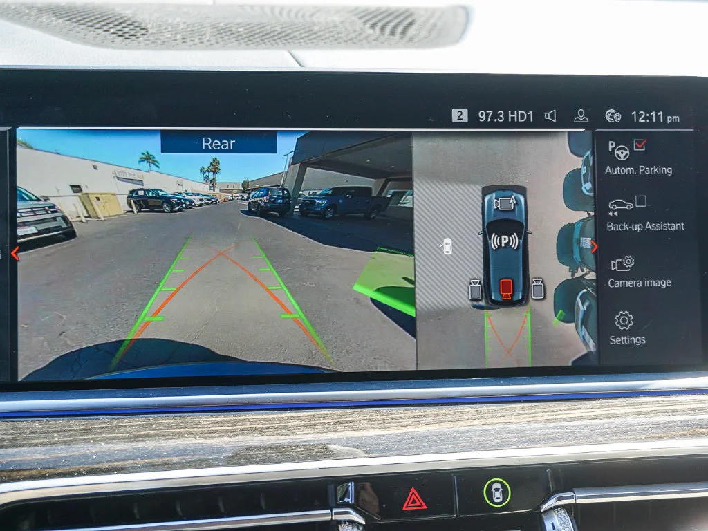 Used 2021 Gray BMW xDrive40i image 24