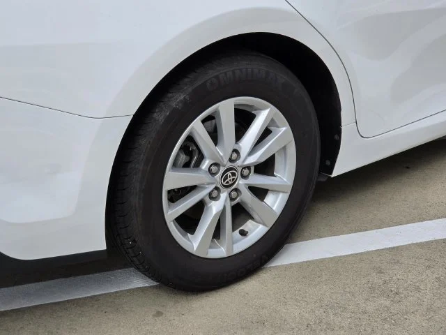 Used 2025 Ice Toyota LE image 8