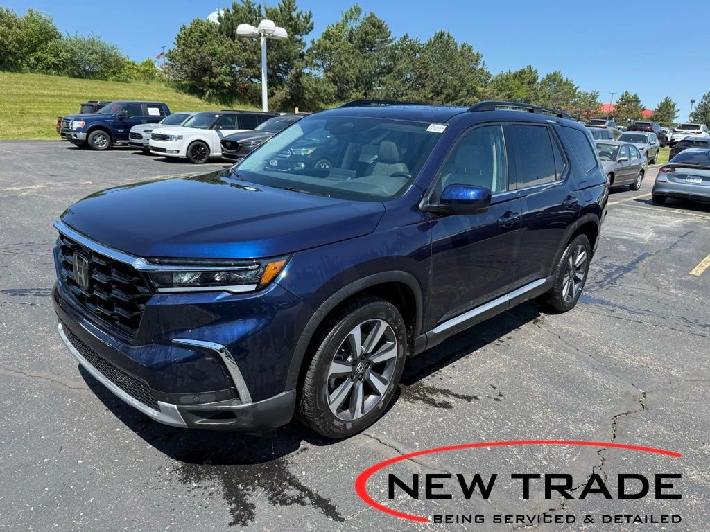 2023 Honda Pilot Touring AWD's photo