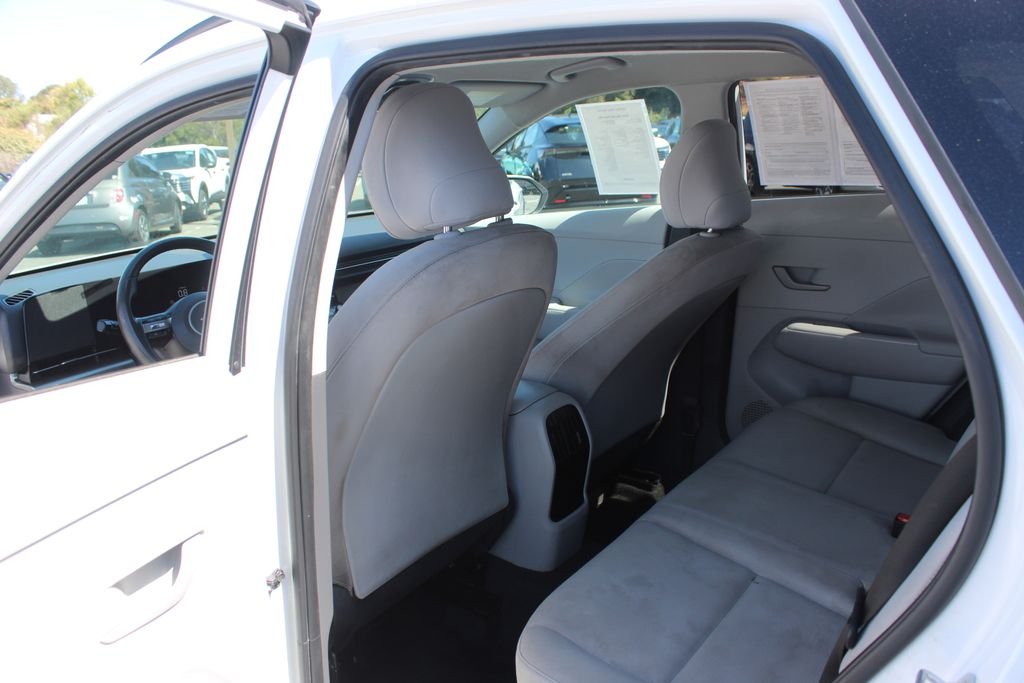 Used 2024 White Hyundai SEL image 15