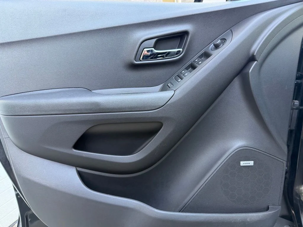 Used 2018 Black Chevrolet Premier image 10