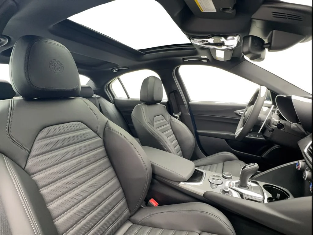New 2026 Blue Alfa Romeo Base image 29
