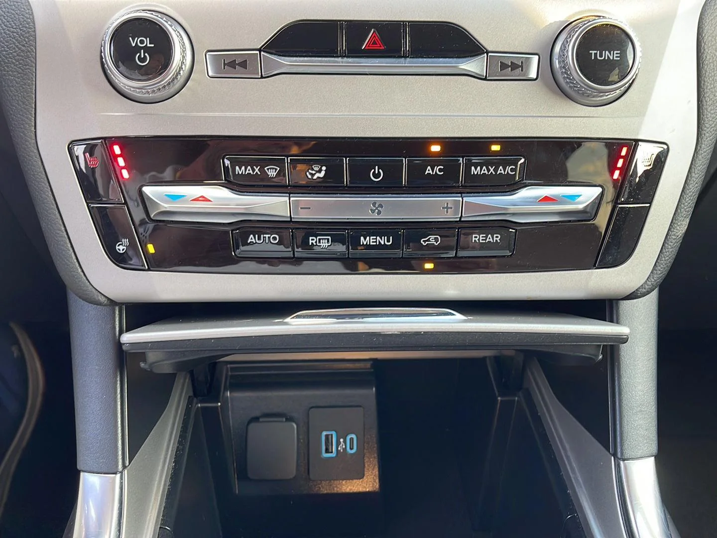Used 2024 Star White Metallic Tri-Coat Ford XLT image 11
