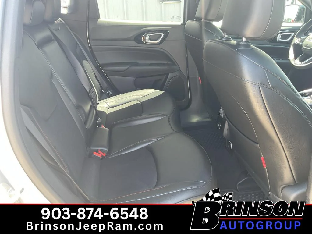Used 2025 Silver Zynith Metallic Clearcoat Jeep Trailhawk image 20