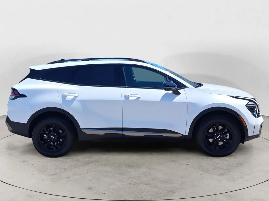 Used 2023 White Kia X-Pro Prestige image 6