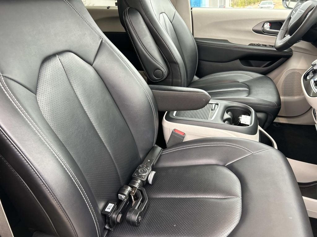 2024 Chrysler Pacifica Touring L - Photo 18