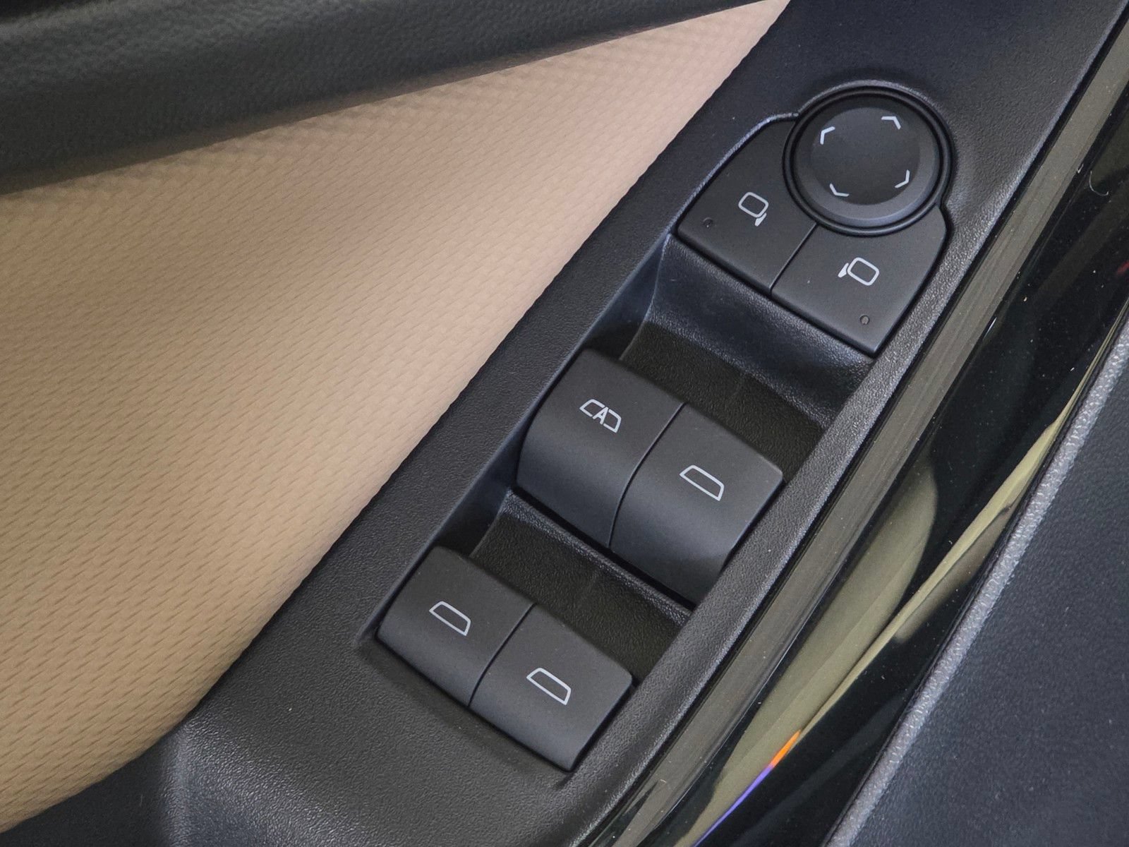 New 2027 Mosaic Black Metallic Chevrolet ACTIV image 21