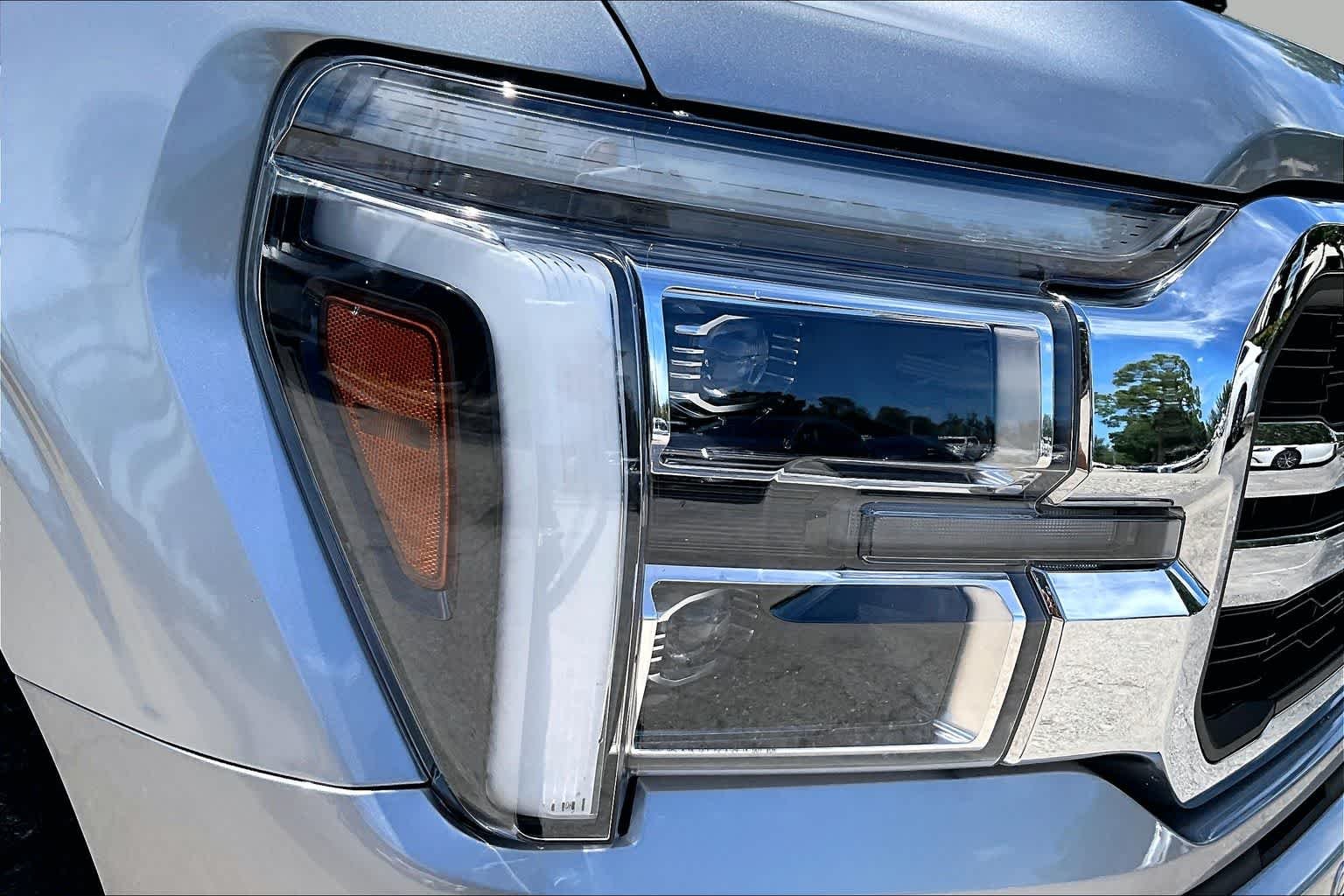Used 2024 Iconic Silver Metallic Ford LARIAT image 28