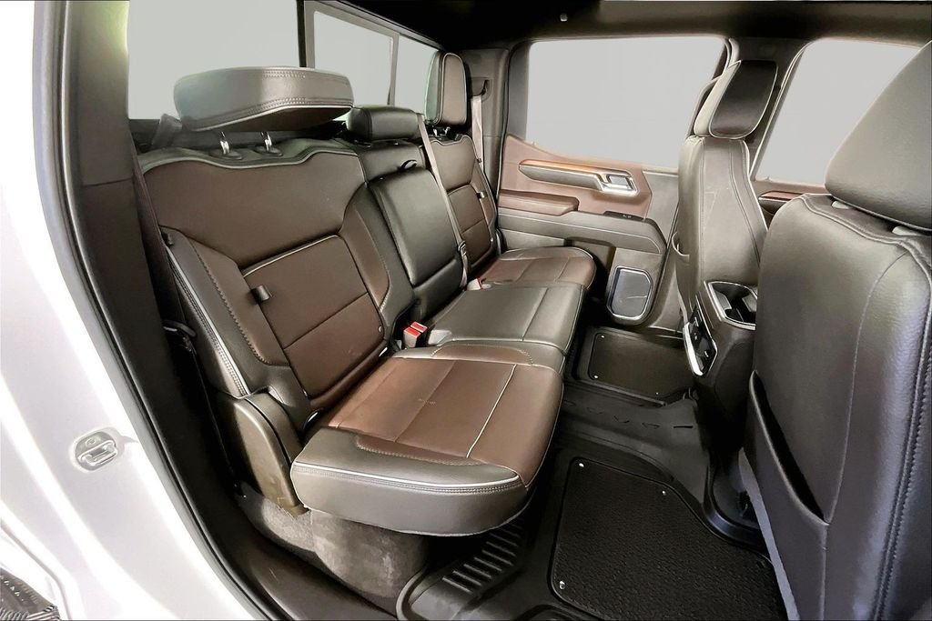 Used 2024 White GMC Denali image 25