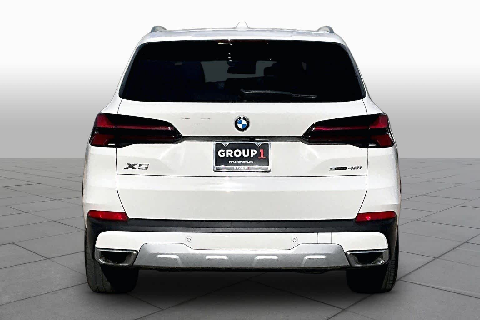 Used 2026 Alpine White BMW sDrive40i image 5