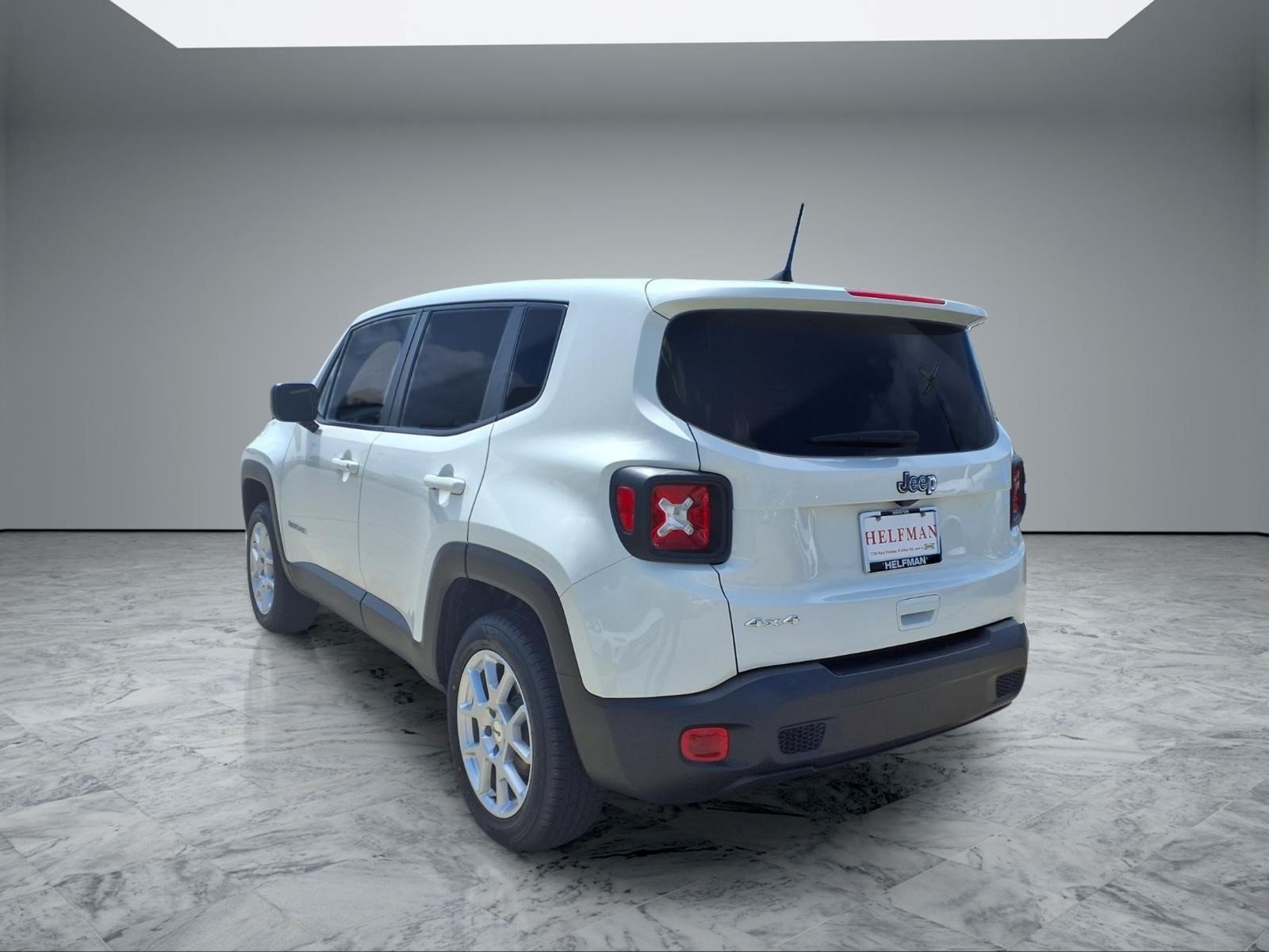 Used 2023 Alpine White Clearcoat Jeep Latitude image 5