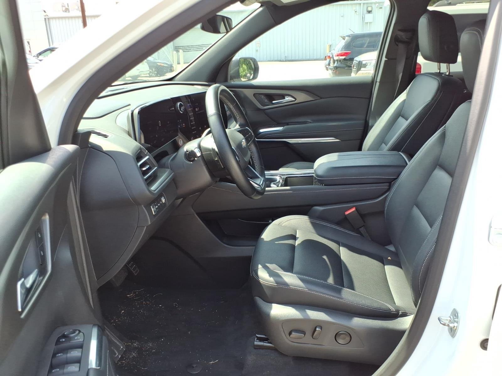 Used 2025 Summit White Chevrolet AWD LT image 5