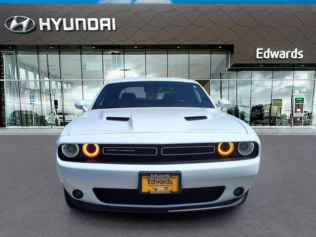 Used 2023 White Dodge SXT image 8