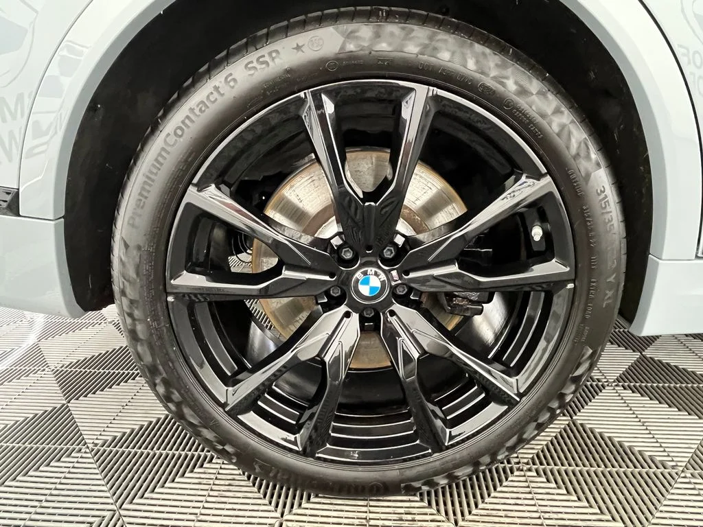 Used 2024 Gray BMW M60i image 15