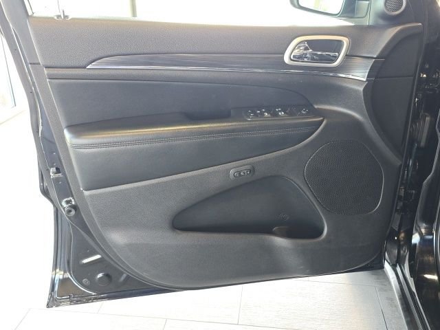 Used 2019 Black Jeep Limited image 19