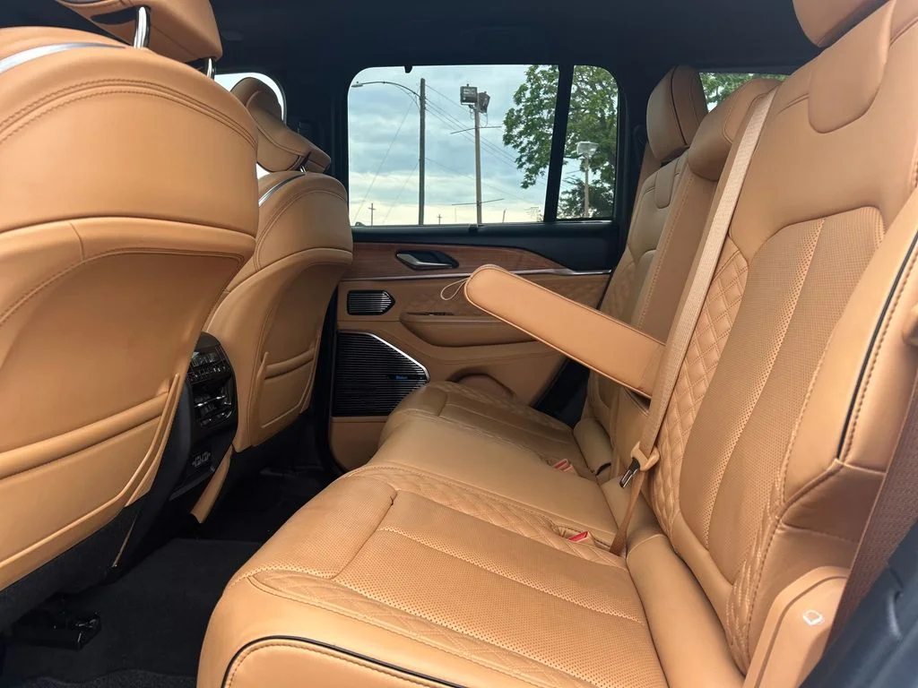 Used 2025 White Jeep Summit Reserve image 30