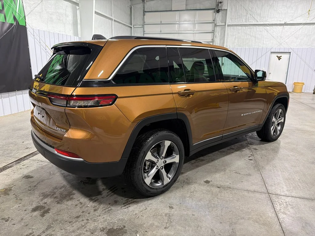 New 2026 Copper Shino Metallic Clear-Coat Exterior Paint Jeep Limited image 6