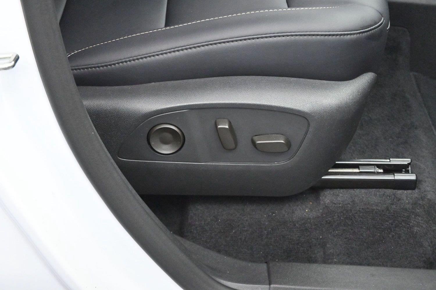 Used 2026 Summit White GMC Elevation image 31