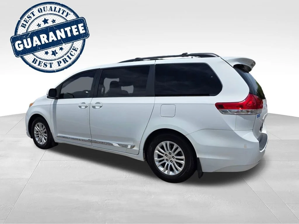 Used 2011  Toyota XLE AAS image 5