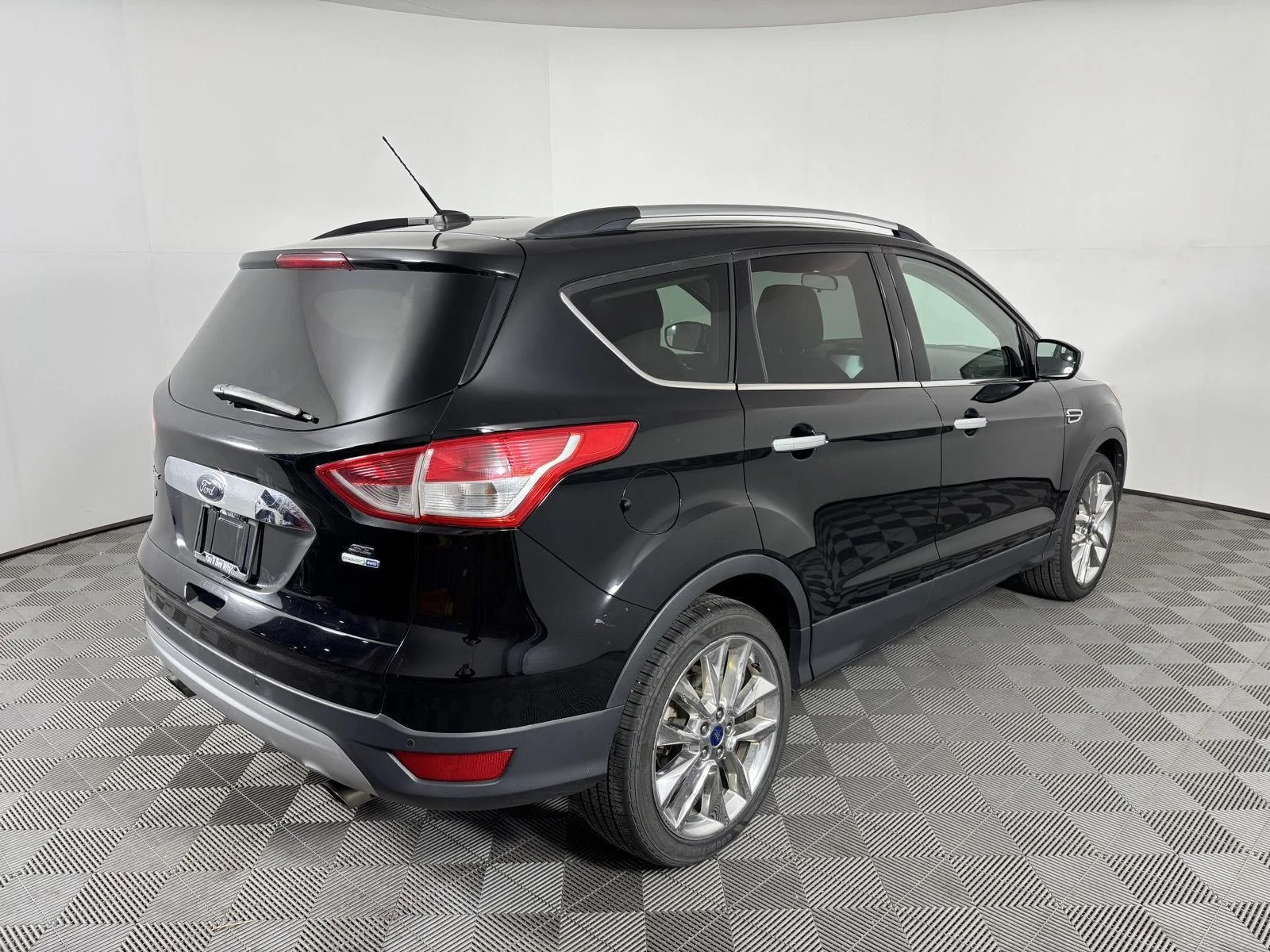 Used 2016 Shadow Black Ford SE image 8