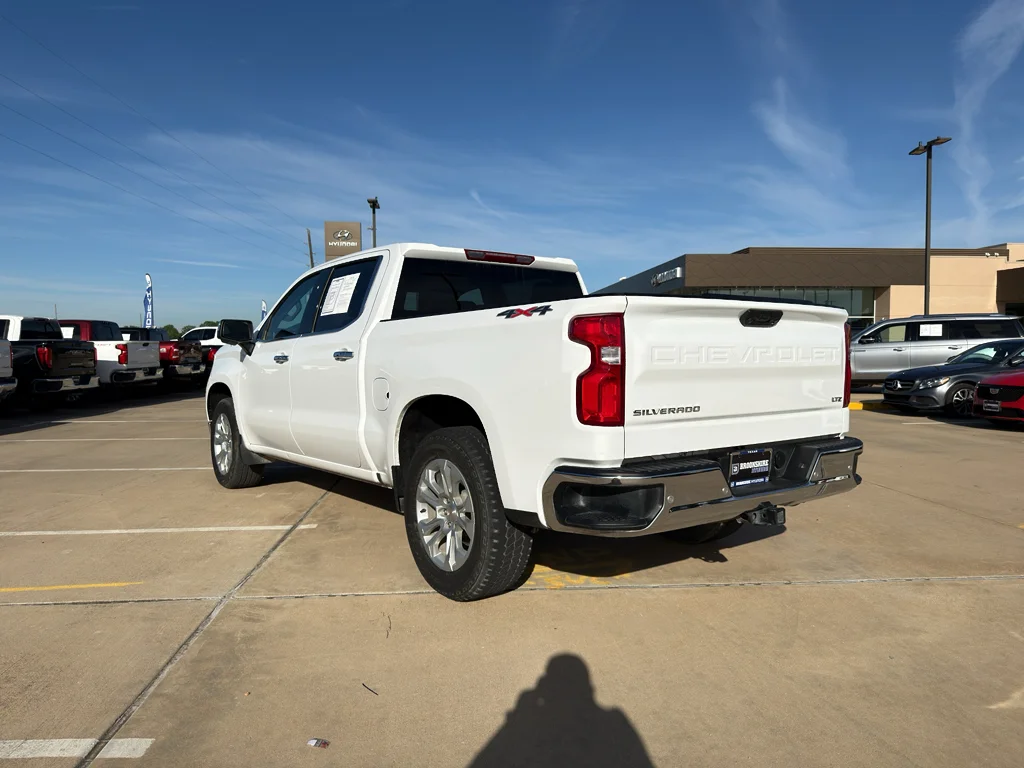 Used 2025 Summit White Chevrolet LTZ image 8