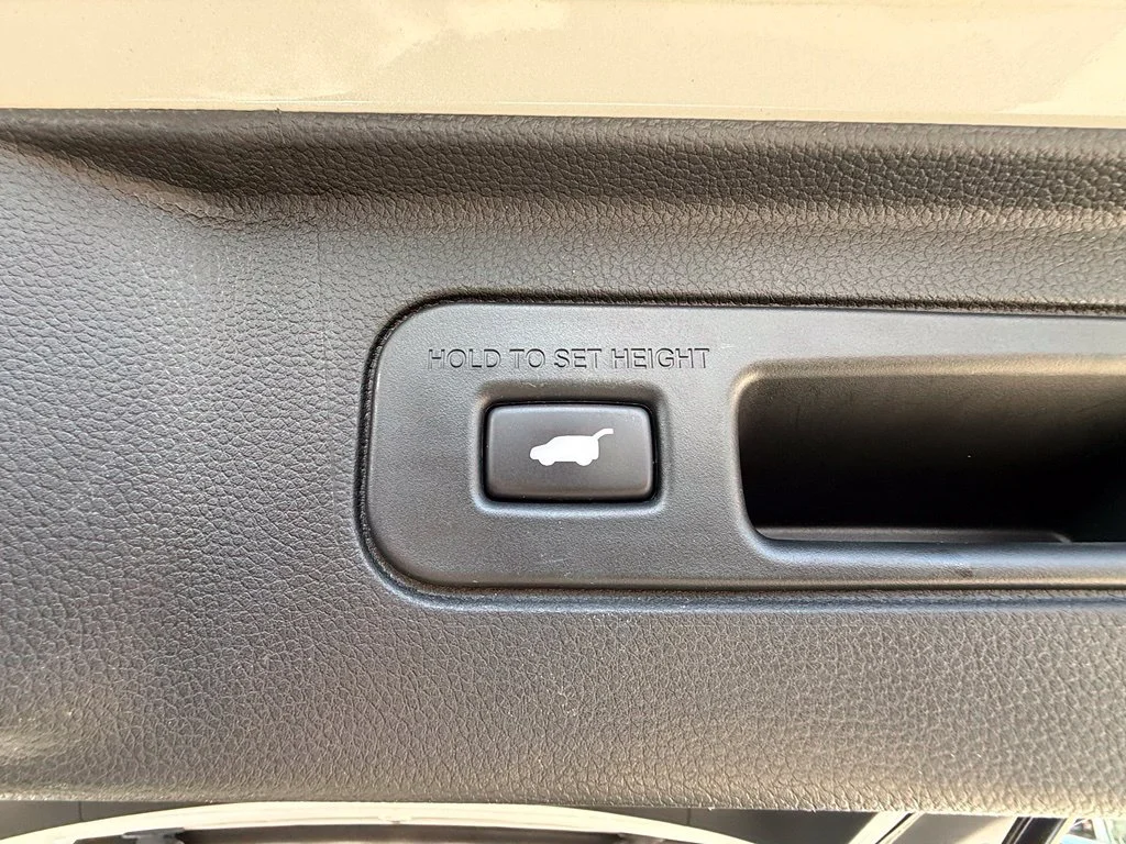 Used 2023 White Honda EX-L image 29